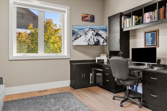 61354 Triple Knot Road, Bend, OR 97702