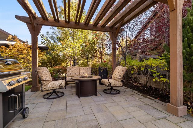 61354 Triple Knot Road, Bend, OR 97702