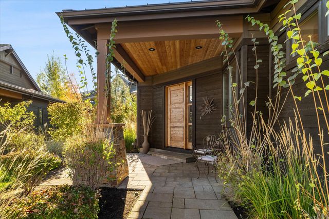 61354 Triple Knot Road, Bend, OR 97702