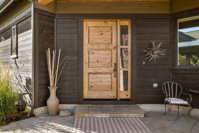 61354 Triple Knot Road, Bend, OR 97702