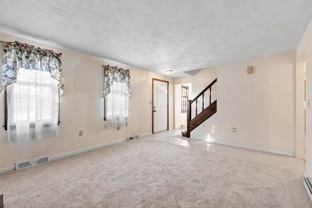 45 Maplewood Dr, Townsend, MA 01469