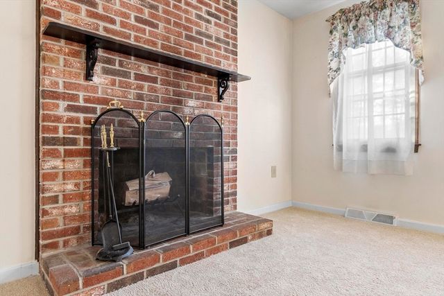 45 Maplewood Dr, Townsend, MA 01469