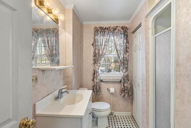 45 Maplewood Dr, Townsend, MA 01469