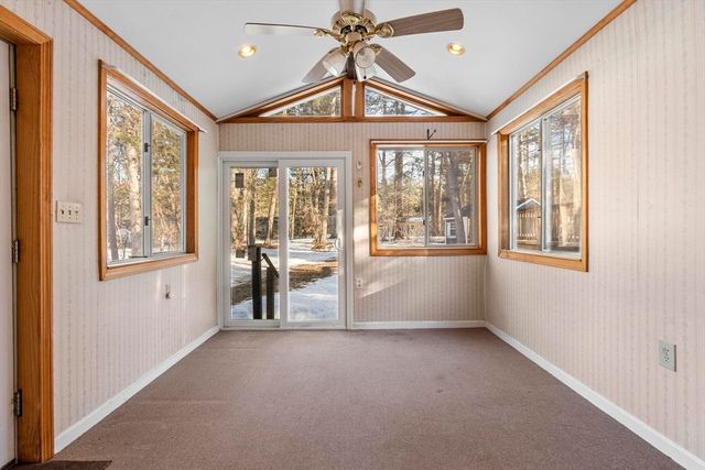 45 Maplewood Dr, Townsend, MA 01469