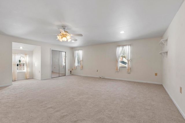 45 Maplewood Dr, Townsend, MA 01469