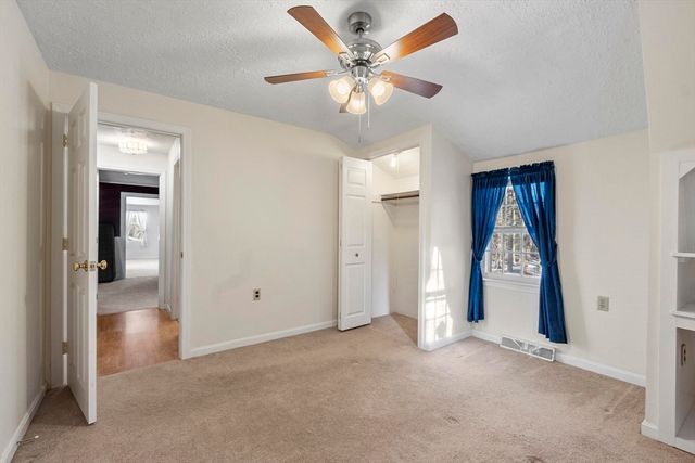 45 Maplewood Dr, Townsend, MA 01469