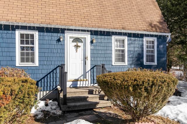 45 Maplewood Dr, Townsend, MA 01469