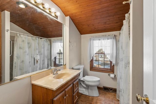 45 Maplewood Dr, Townsend, MA 01469