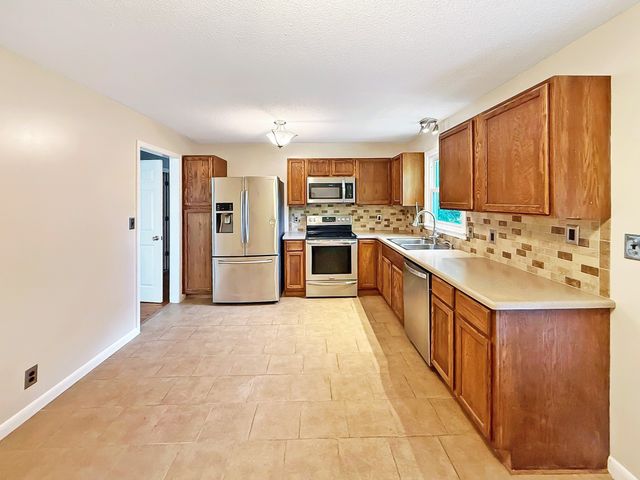 623 Bay Ln, Clarksville, TN 37042