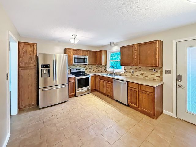 623 Bay Ln, Clarksville, TN 37042