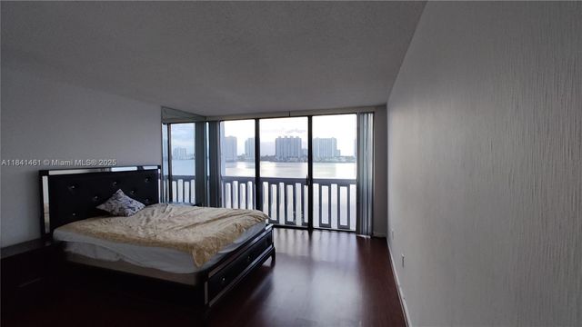 17900 N Bay Rd PH3, Sunny Isles Beach, FL 33160