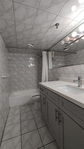 17900 N Bay Rd PH3, Sunny Isles Beach, FL 33160