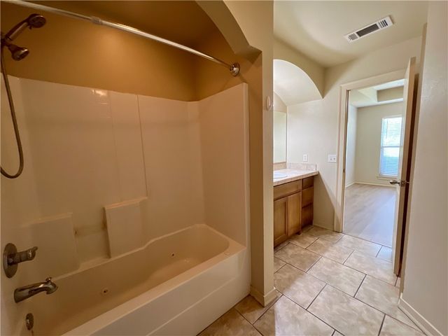 3202 Stoneway Avenue, Bentonville, AR 72712