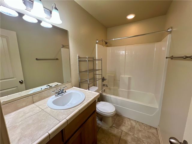 3202 Stoneway Avenue, Bentonville, AR 72712