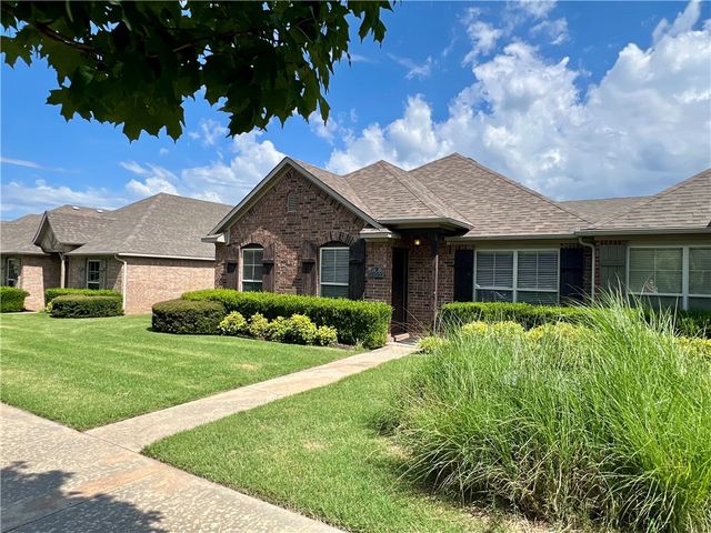 3202 Stoneway Avenue, Bentonville, AR 72712
