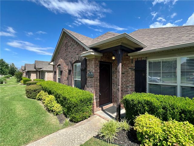3202 Stoneway Avenue, Bentonville, AR 72712