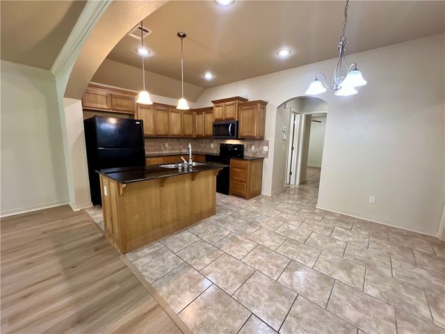 3202 Stoneway Avenue, Bentonville, AR 72712