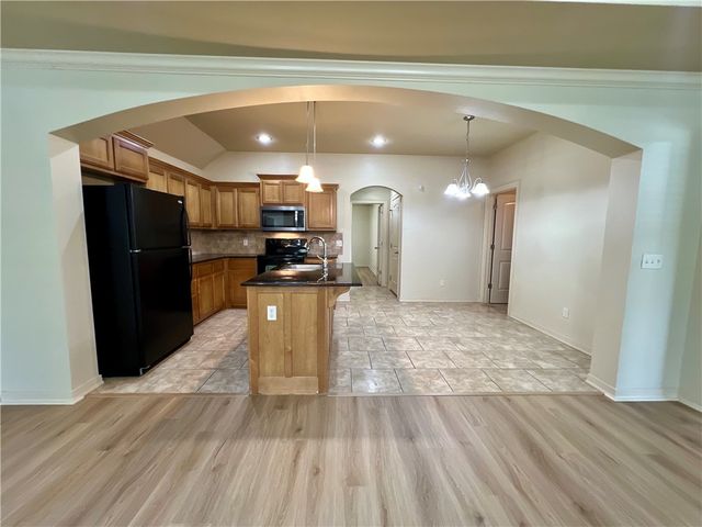 3202 Stoneway Avenue, Bentonville, AR 72712