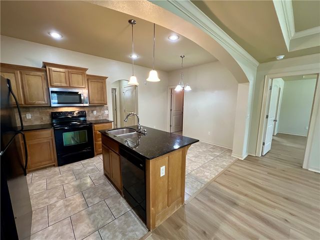 3202 Stoneway Avenue, Bentonville, AR 72712