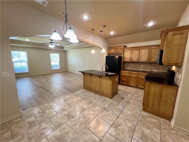 3202 Stoneway Avenue, Bentonville, AR 72712