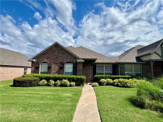 3202 Stoneway Avenue, Bentonville, AR 72712