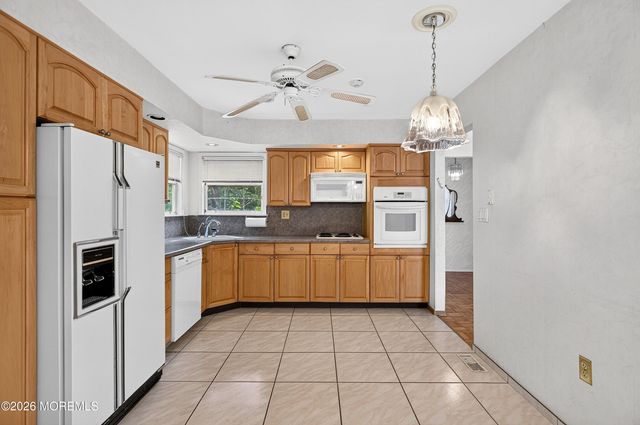 2 Ethan Allen Drive, Monroe, NJ 08831