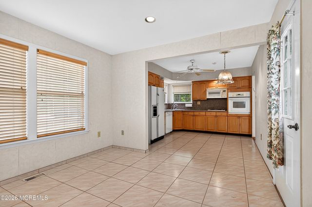 2 Ethan Allen Drive, Monroe, NJ 08831