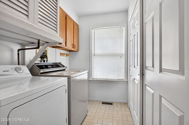 2 Ethan Allen Drive, Monroe, NJ 08831