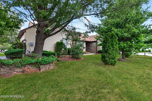 2 Ethan Allen Drive, Monroe, NJ 08831