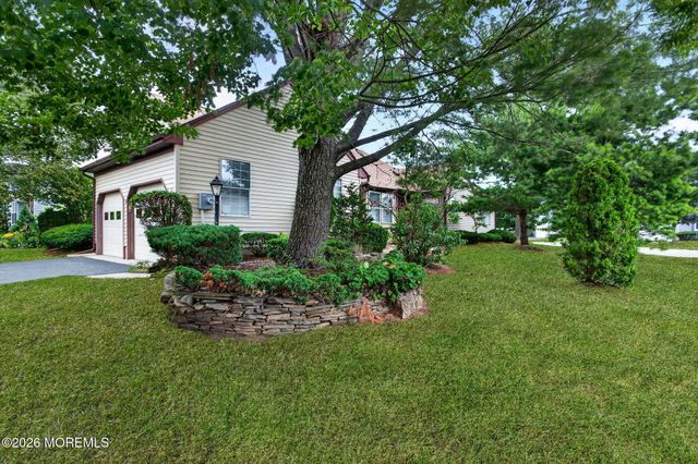 2 Ethan Allen Drive, Monroe, NJ 08831