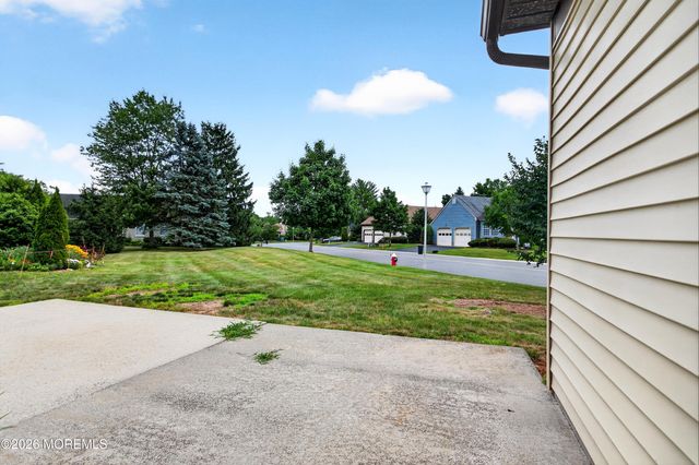 2 Ethan Allen Drive, Monroe, NJ 08831