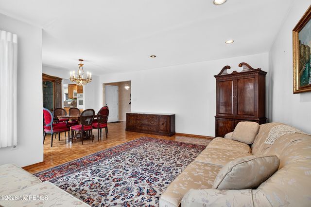 2 Ethan Allen Drive, Monroe, NJ 08831
