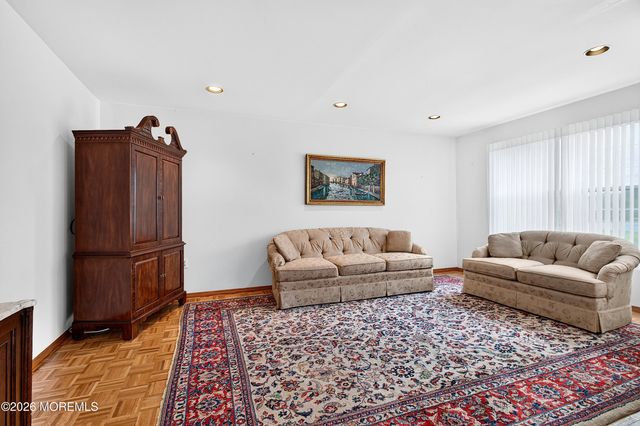 2 Ethan Allen Drive, Monroe, NJ 08831