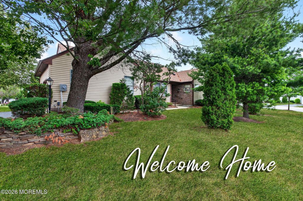 2 Ethan Allen Drive, Monroe, NJ 08831