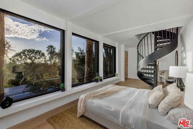 645 Luton Drive, Glendale, CA 91206