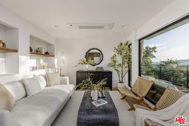 645 Luton Drive, Glendale, CA 91206