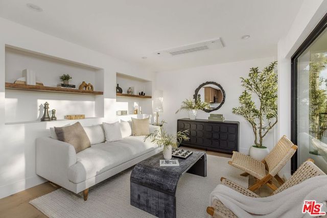 645 Luton Drive, Glendale, CA 91206