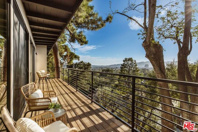 645 Luton Drive, Glendale, CA 91206