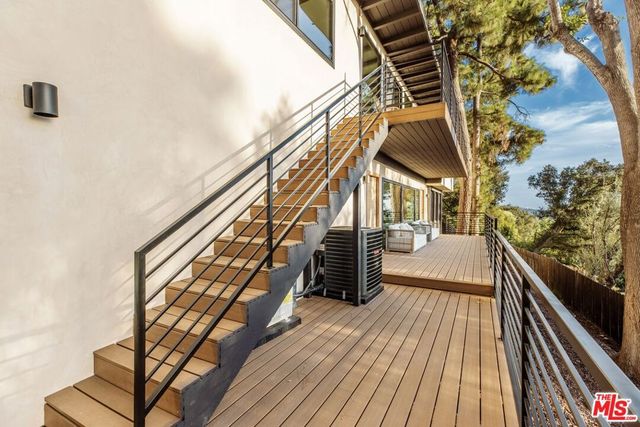 645 Luton Drive, Glendale, CA 91206