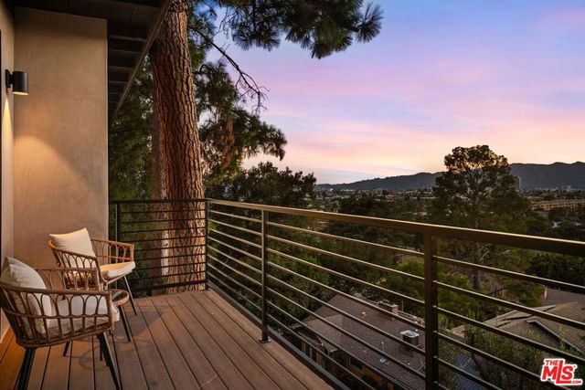 645 Luton Drive, Glendale, CA 91206