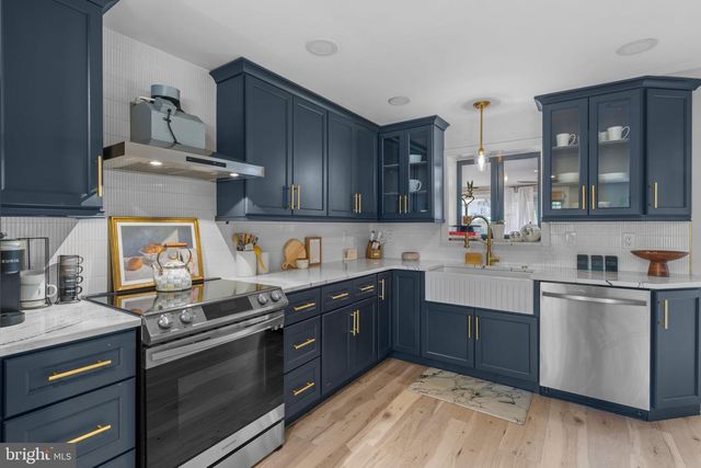 2 BROOK LN, Yardley, PA 19067