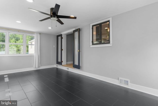 2 BROOK LN, Yardley, PA 19067