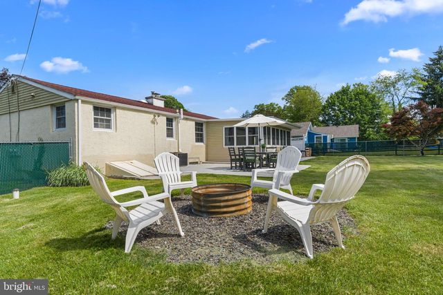 2 BROOK LN, Yardley, PA 19067