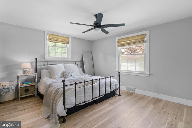 2 BROOK LN, Yardley, PA 19067