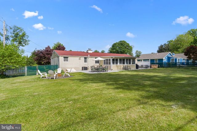 2 BROOK LN, Yardley, PA 19067