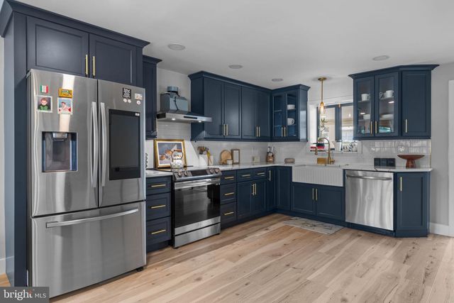 2 BROOK LN, Yardley, PA 19067