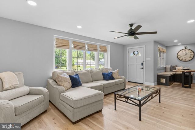 2 BROOK LN, Yardley, PA 19067