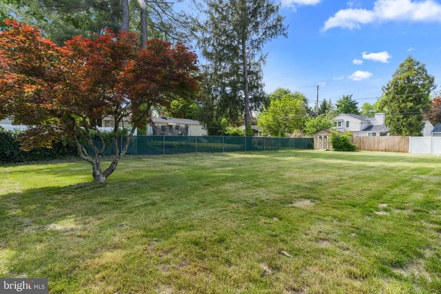 2 BROOK LN, Yardley, PA 19067