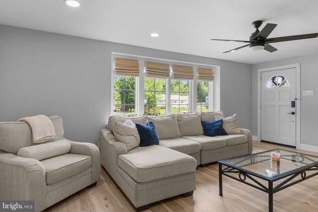 2 BROOK LN, Yardley, PA 19067