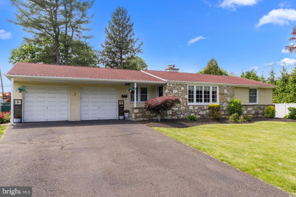 2 BROOK LN, Yardley, PA 19067